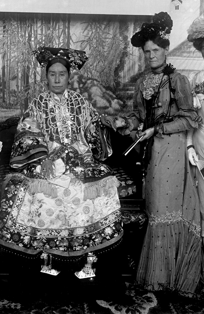 Portrait of Empress Dowager Cixi by Katharine Carl: Yu Xunling, The Empress Dowager Cixi with American envoys’ wives in Leshoutang, Beijing, China, 1904, Smithsonian Institution, Washington, DC, USA. Detail.